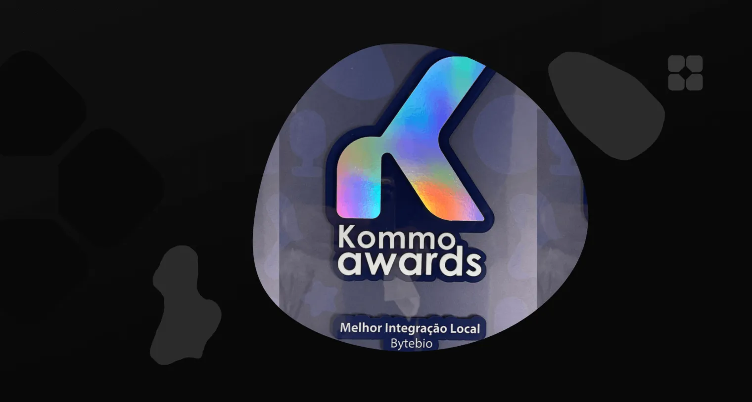 Трофеу Kommo Награды в категории «Лучшая локальная интеграция». Bytebio