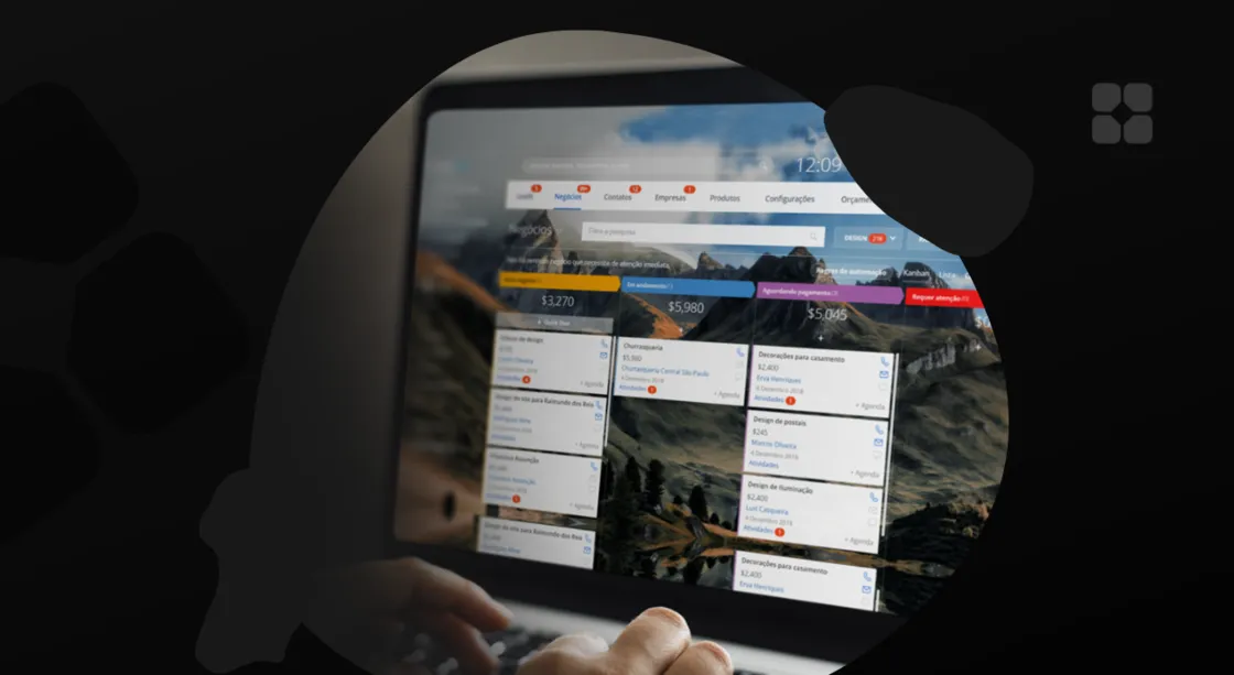 Обложка статьи о будущем CRM в маркетинге.