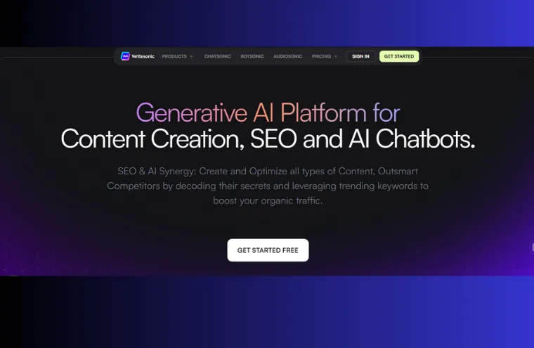 Скриншот страницы Writesonic под названием «Генеративная платформа искусственного интеллекта для создания контента». SEO "и чат-боты с искусственным интеллектом" на темном фоне