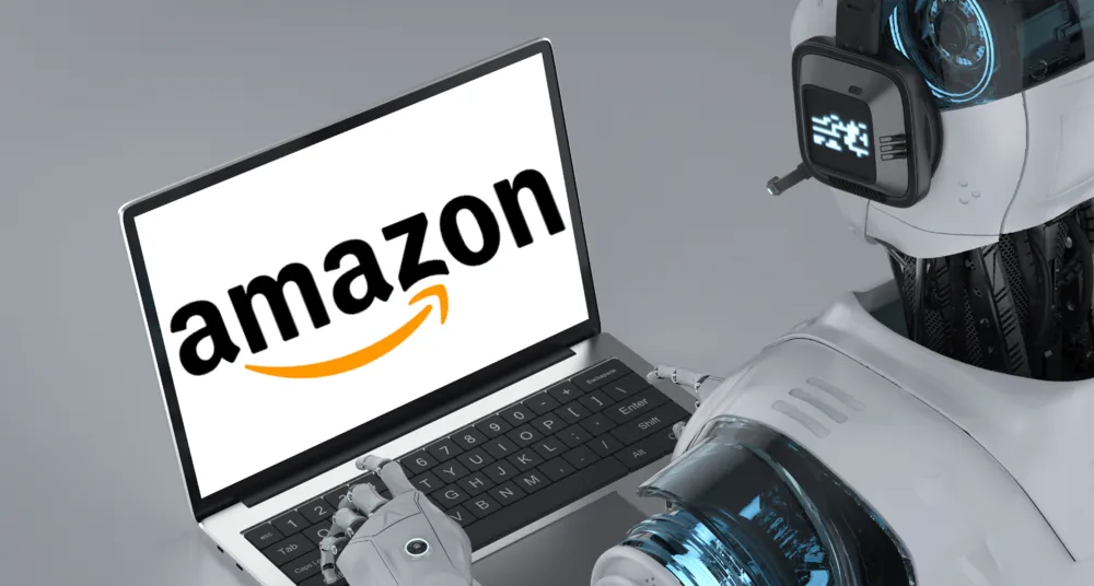 Robô digitando em um notebook com o logo da Amazon na tela