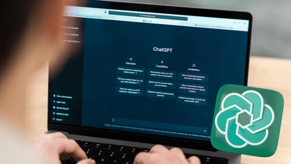 Pessoa digitando em um notebook com a tela do ChatGPT, com o logo da OpenAI sobreposto
