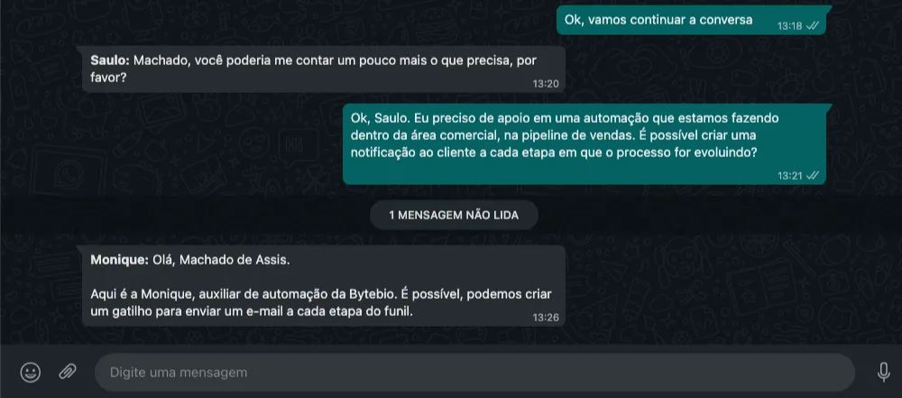 WhatsApp del cliente: La asistente "Monique" entra en la conversación con el cliente, dejando su mensaje enviado desde el Bitrix24.
